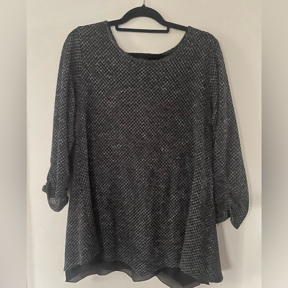 Alfani I XL black and white oversized top.